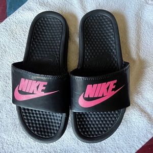 Girl’s Nike Slides 4Y